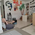 אכסניה It *